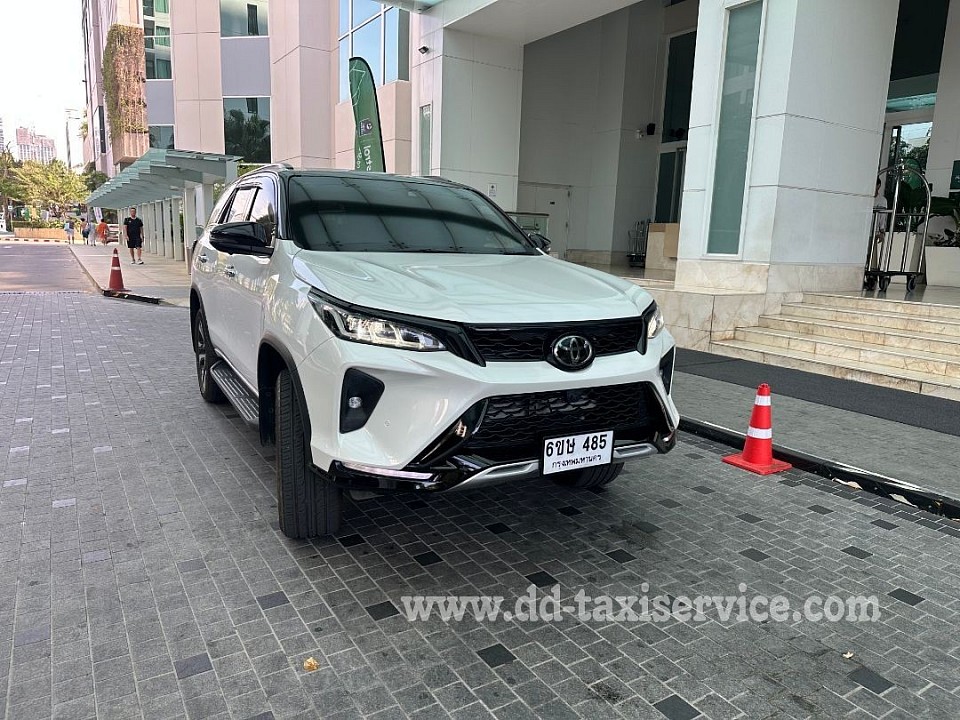 Taxi from Sisaket to Pattaya.